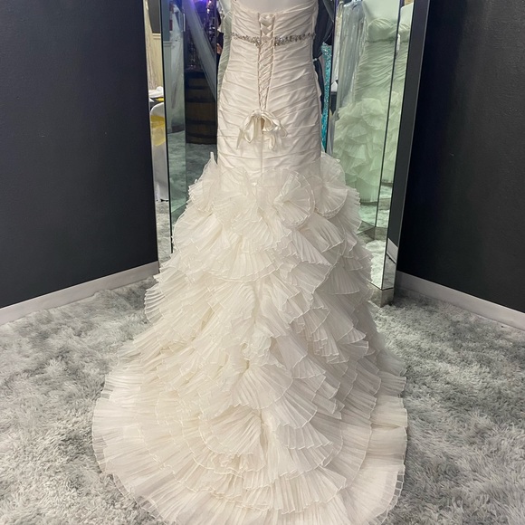 Alfred Angelo 2308 C Diamond White Silver Wedding Gown - Picture 4 of 6